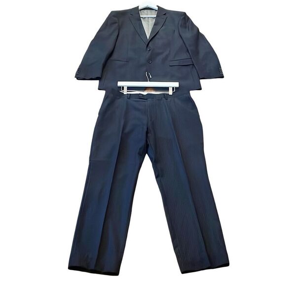 Mantoni virgin wool two button charcoal grey suit size 46R - Picture 2 of 16